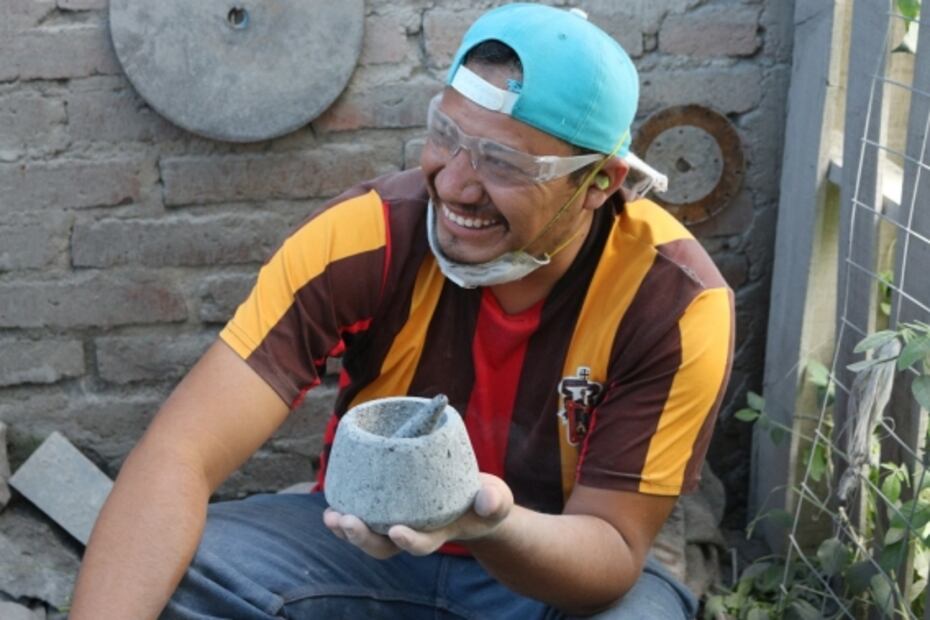 Con diseño mexicano, jóvenes apoyan a artesanos