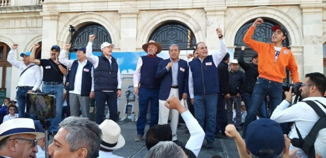 Marchan universitarios en Hidalgo; piden a AMLO descongelar cuentas bancarias