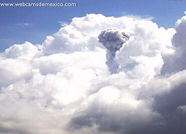 Volcán de Colima exhala columna de gas de 1.5 km