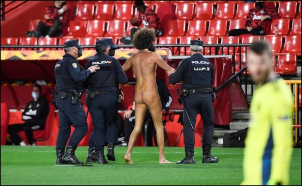 Entra a la cancha un espontáneo totalmente desnudo en partido de la Europa League