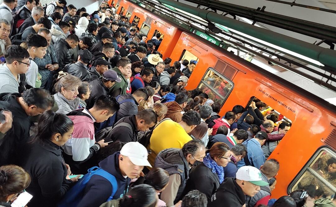 Metro de CDMX: Por revisión eléctrica hay interrupción temporal en la Línea 8; no hay servicio entre las estaciones Escuadrón 201 y Coyuya. Foto: X, @CrissCoverdale