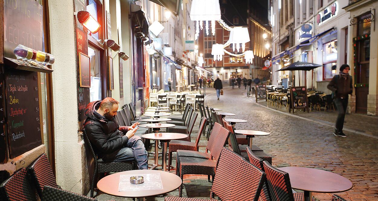 Debido a la alerta máxima de atentado en Bruselas, Bélgica, los sitios generalmente turísticos están vacíos (ALASTAIR GRANT. AP)