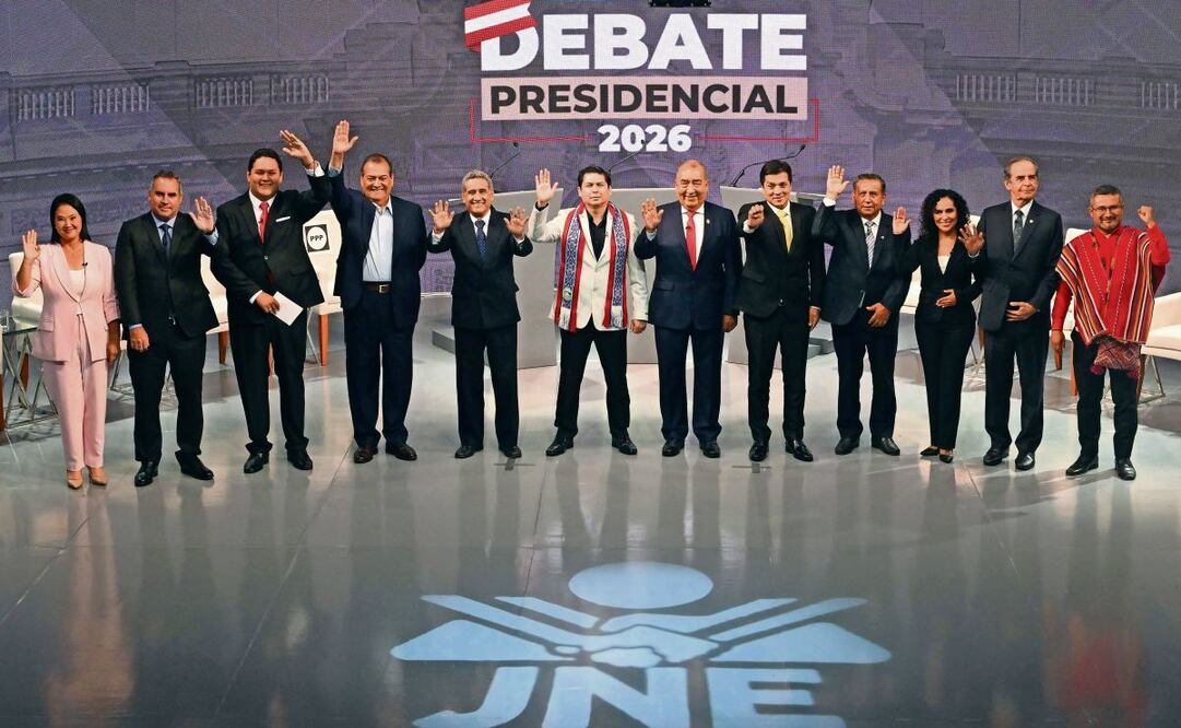 Candidatos a la presidencia peruana, incluida Keiko Fujimori, a la izquierda, durante la tercera ronda de debates sobre la lucha contra el crimen y la corrupción en Lima, el 25 de marzo pasado. Foto: Paolo Aguilar/EFE
