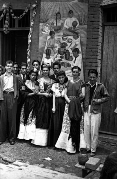 "Los Fridos" y la pulcata "La Rosita"