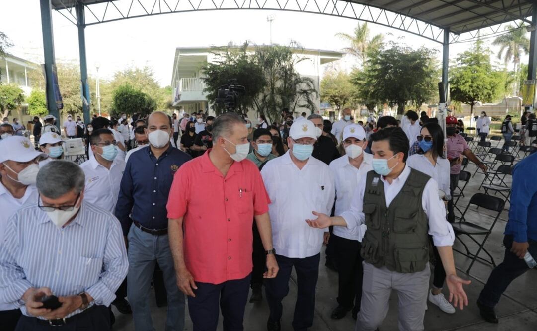 El Director General del IMSS adelantó que un nuevo embarque de 30 mil dosis de Pfizer llegaron a Sinaloa. Foto: Especial