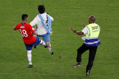 Sancionarán a Gonzalo Jara por agredir a aficionado