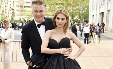 Critican a Alec Baldwin por pedir a sus fanáticos que sigan a su esposa en Instagram
