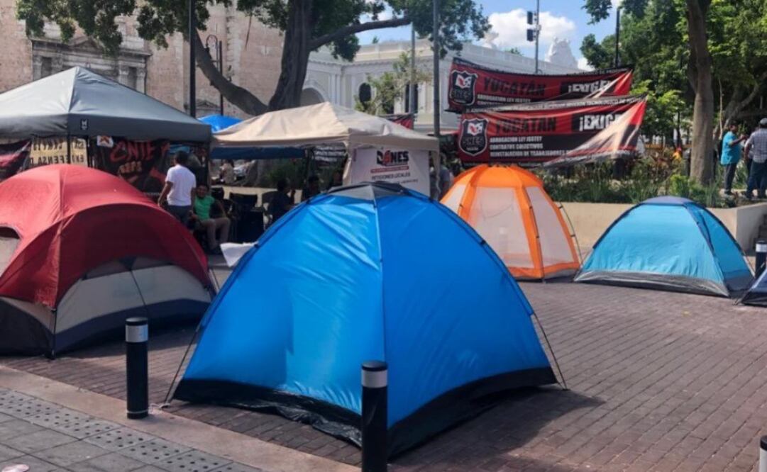 En los municipios de Valladolid y Tekax también continuó el paro laboral de los maestros, los cuales han convocado a una marcha para mañana. Foto: Especial