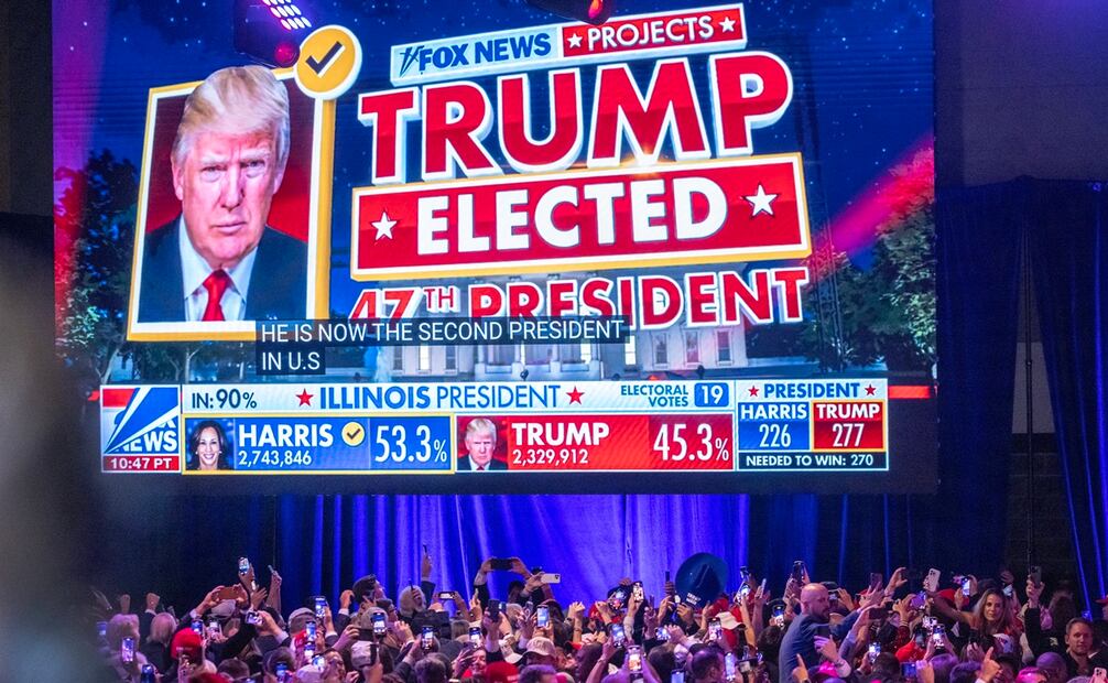 Los seguidores del candidato presidencial estadounidense por el partido republicano Donald Trump siguen los resultados electorales en el centro de Convenciones de Palm Beach en Florida, Estados Unidos. EFE/ Cristobal Herrera-Ulashkevich