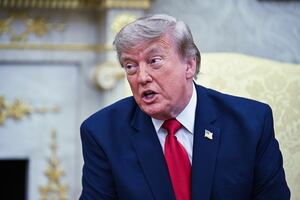 Trump da marcha atrás y no cobrará tasa del 20% a buques que transiten por Ormuz; sustituye impuesto con "acuerdos comerciales"