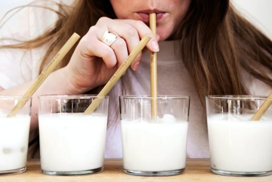 Por qué debes tomar agua de avena sin azúcar 