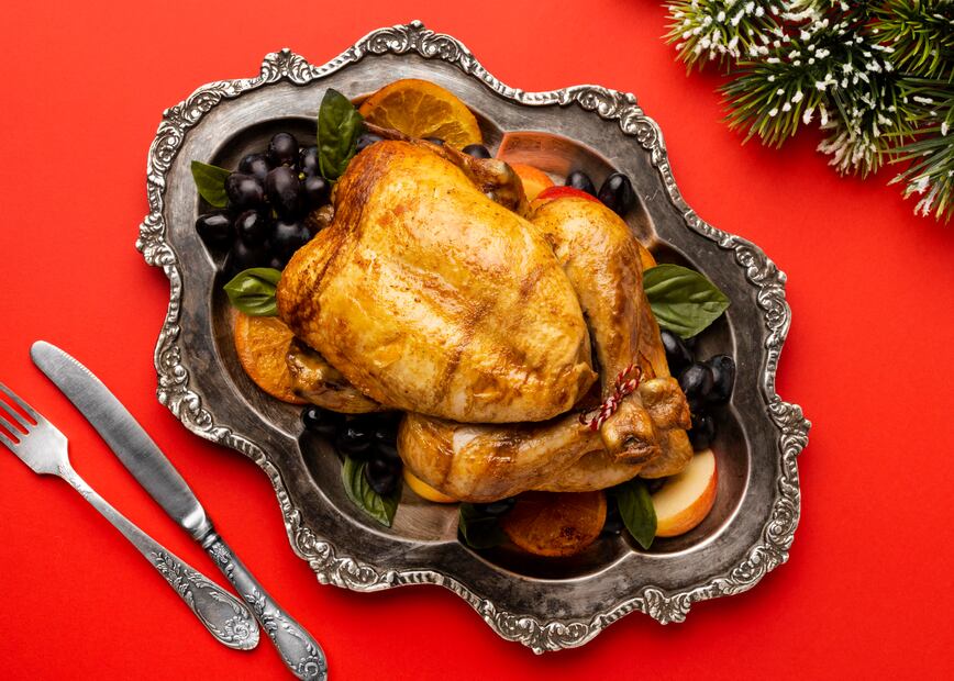 El precio del pavo al horno depende de si se elabora en casa o se adquiere listo para servir durante la temporada navideña. Foto: Freepik