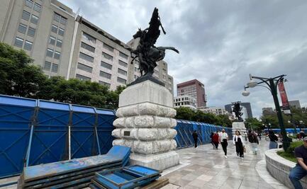 Entre vallas metálicas, turistas disfrutan Bellas Artes; visitantes lamentan no poder apreciar el ícono cultural