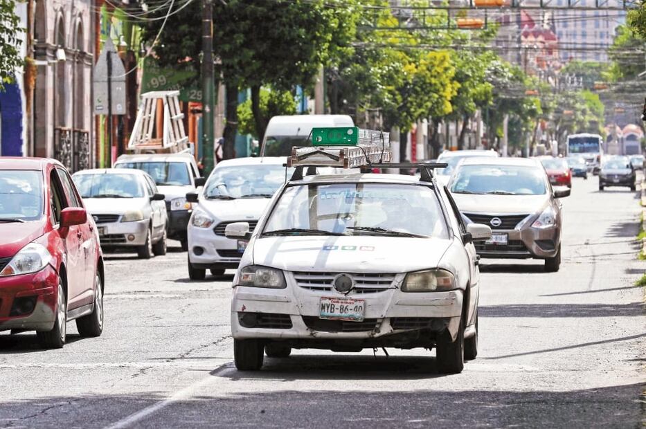 Todos los autos deben portar las placas en un lugar visible. Foto: Archivo EL UNIVERSAL.