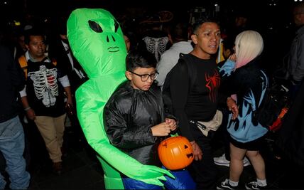 FOTOS: Así fue la pedida de calaverita en el Zócalo de la CDMX