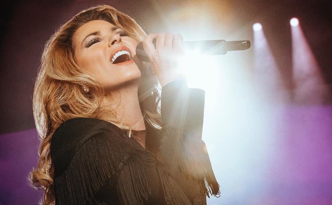 ¿Quién no ha cantado alguna vez la frase "Man i feel like a woman", una canción que se volvió himno de la sensualidad femenina en la década de los 90, después de que la cantante Shania Twain llegara al top de su éxito con esta canción. 

Pero no es el único hit que la canadiense ha alcanzado, desde que lanzó su primer disco en 1993 logró posicionar varios de sus temas en lo alto de las listas de popularidad de la música country. 