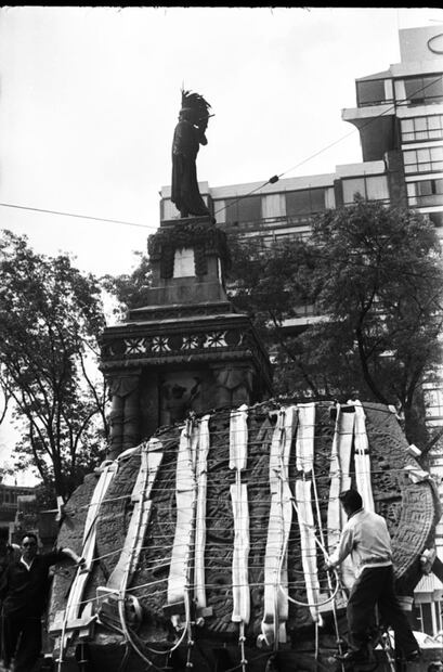Del Centro histórico a Chapultepec: así se vivió el traslado del Calendario Azteca en 1964