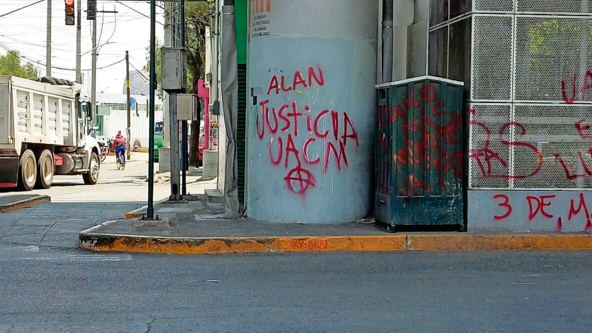 La inseguridad es un problema cotidiano, afirman estudiantes, que se vive afuera de la UACM en San Lorenzo Tezonco. Foto: Richart Rosiles / EL UNIVERSAL