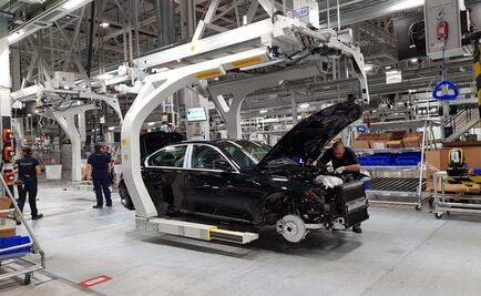 Automotrices pagarán 10 mil millones de dólares por aranceles a México y Canadá, calculan