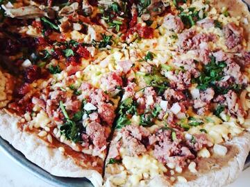 Prueba la pizza de suadero, carnitas o chicharrón