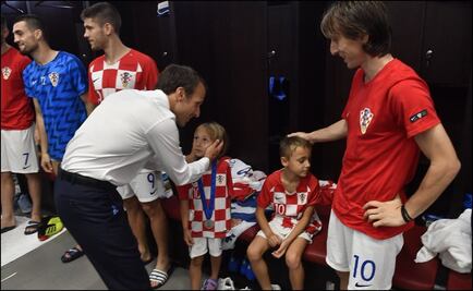 Macron entró al vestuario para  felicitar a jugadores de Croacia