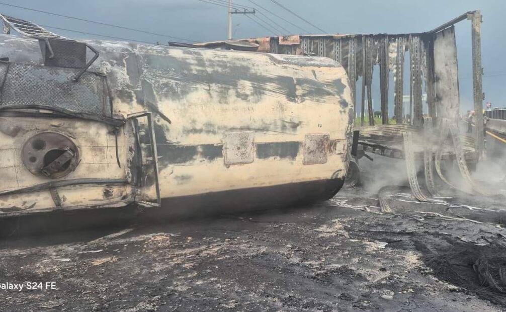 VIDEO Explosión de pipa de combustible en Tlaxcala deja un muerto y 2 heridos; cierran carretera México-Veracruz.
Foto: Especial.