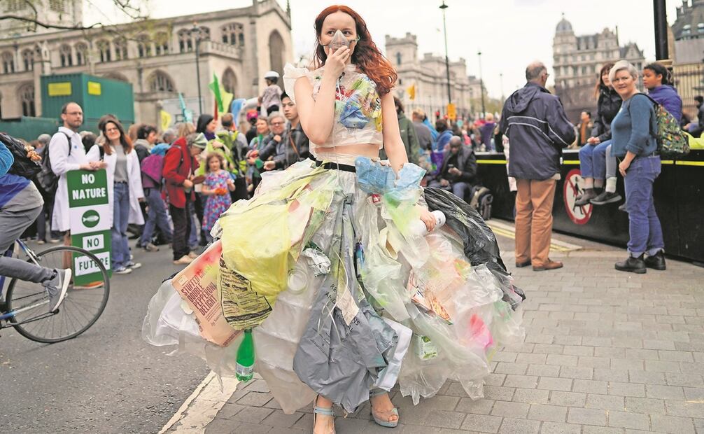Integrantes de Extinction Rebellion participaron en una manifestación contra el cambio climático , en Londres, Foto: Stefan Rousseau / AP