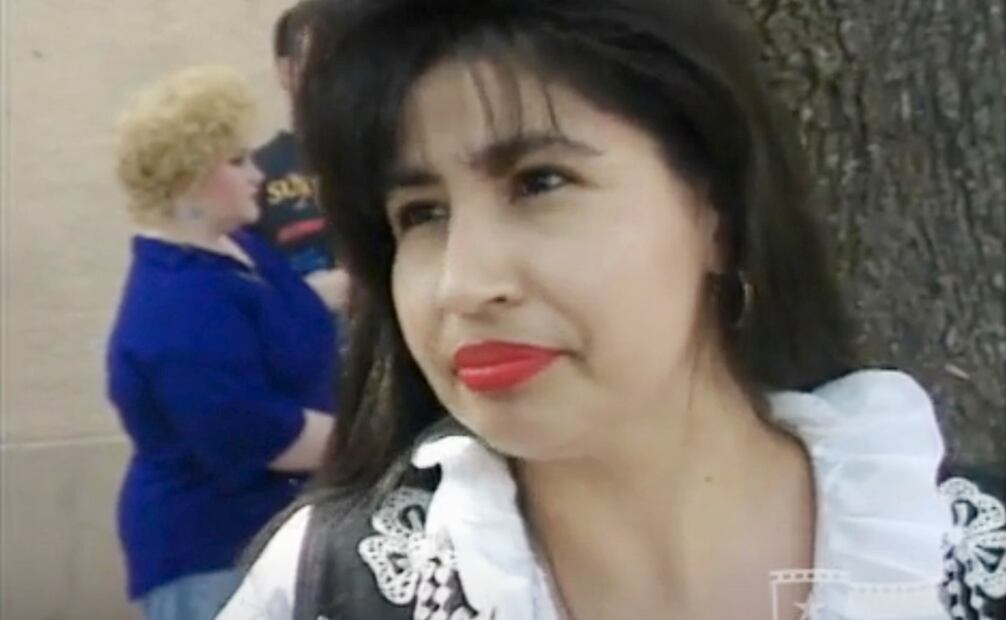 Clary Escovel de 23 años, aspirante al protagónico. La joven dijo que no le preocupaba ser rechazada, sino quería estar ahí para honrar a Selena Quintanilla. Foto: Captura de pantalla/ Texas Film Commission/Texas Archive of the Moving Image