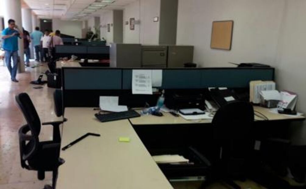 Maestros de la CETEG vandalizan instalaciones del Congreso local en Guerrero
