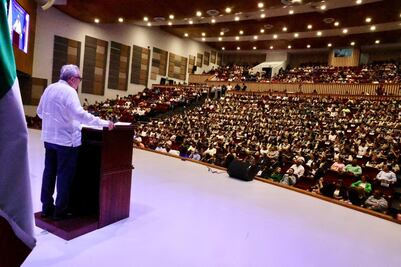 "Deportistas universitarios son orgullo de Sinaloa": Rocha Rocha Moya; gobernador entrega estímulos económicos y medallas
