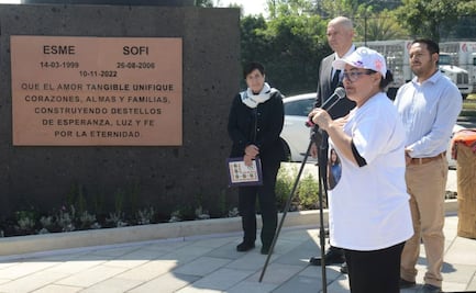 Develan memorial en honor a Esmeralda y Sofía, quienes murieron en 2022 al caer en coladera destapada cerca del Palacio de los Deportes