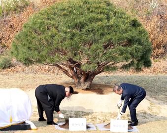 North and South Korea pledge to end war, seek denuclearization