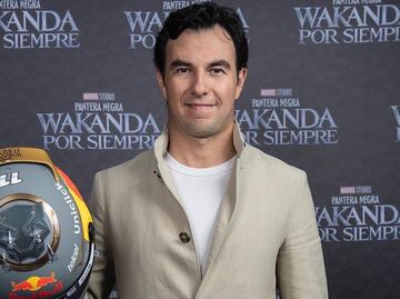 Checo Pérez usará casco inspirado en película de Marvel para el GP de Brasil