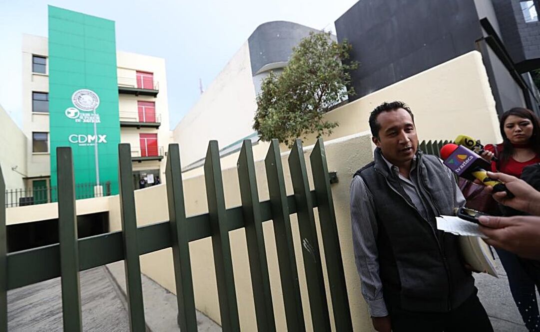 Abogados de "Miss Mónica" fueron captados a la salida de la audiencia en el Tribunal Superior de Justicia de la Ciudad de México. Foto: Germán Espinosa. EL UNIVERSAL