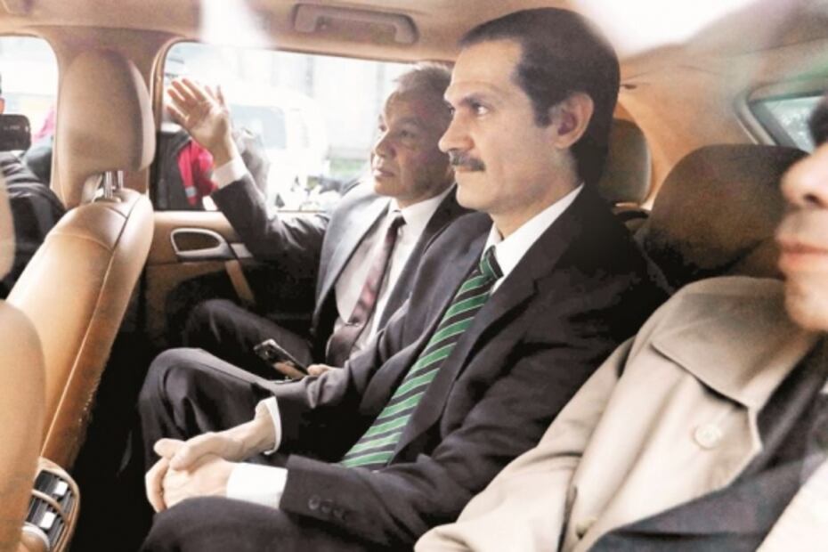 La política en el escándalo