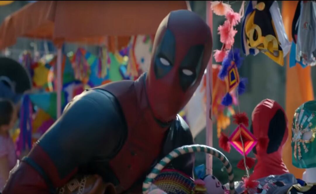 El fanático de las Chimichangas aparece en un tianguis mexicano comprando artículos típicos.