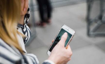 ¿Sabes qué es el shoulder surfing? ¡Cuidado! Así pueden vaciar tus tarjetas bancarias