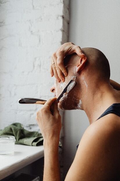 Sí, los hombres también deben cuidar su piel y aquí les decimos cómo