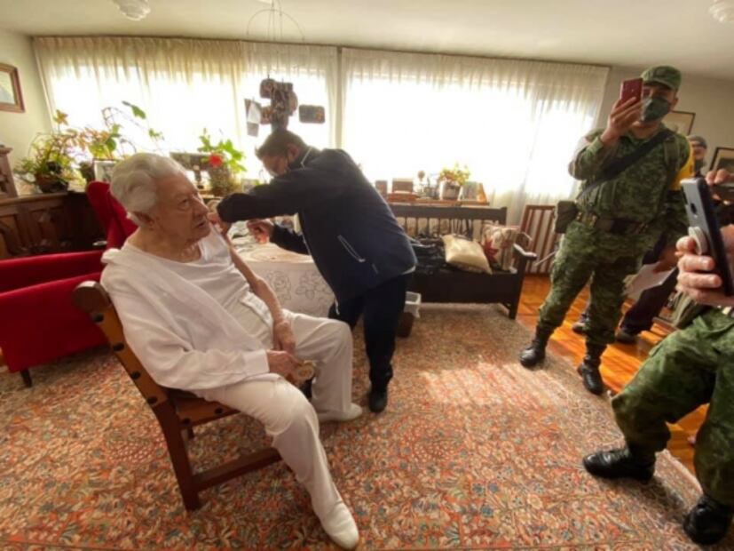 Pedro Sola recibe la segunda dosis de vacuna contra el Covid-19