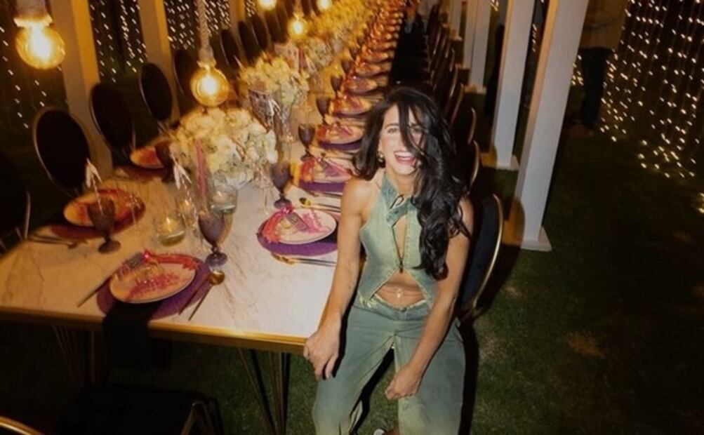 Bárbara de Regil celebró su cumpleaños 37 en look denim.
Foto: Instagram @barbaraderegil