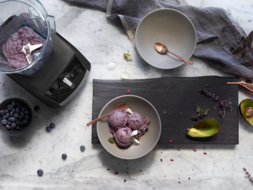 Cómo hacer crema suave de moras con aguacate