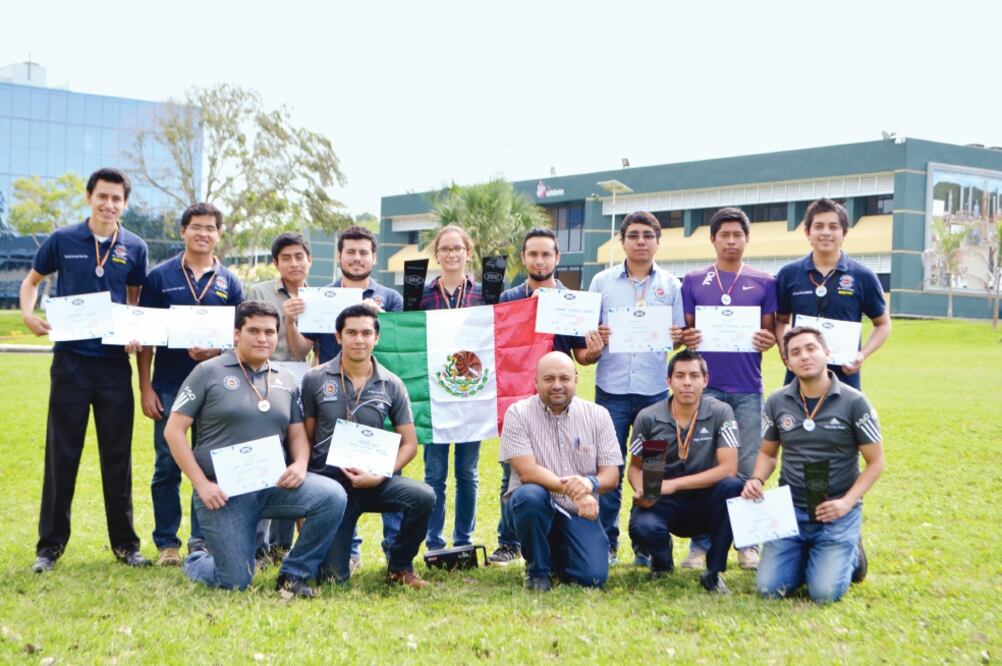 Los estudiantes mexicanos ganaron el Robochallenge 2015 celebrado en la Universidad Politécnica de Bucarest, en Rumania (Especial)