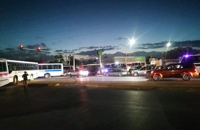 Tamaulipas: Retiran bloqueos de la carretera Reynosa-San Fernando, donde también se reportaron detonaciones