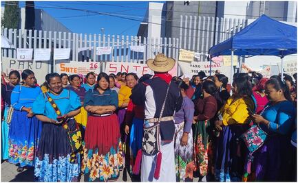 Realizan paro más de 300 docentes wixatitari en Jalisco; exigen a Claudia Sheinbaum mejores condiciones laborales