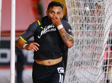 VIDEO: Alexis Vega hace golazo en el partido de Chivas ante Necaxa