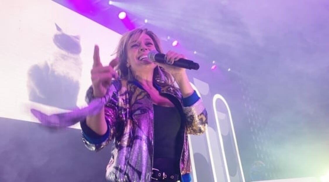 Fey ofrece concierto sorpresa, a poco de iniciar gira con la Guzmán