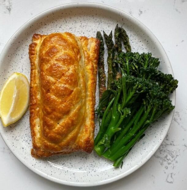 Termina el año con esta receta de salmón en hojaldre