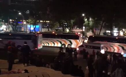 Llegan 150 camiones de Guerrero y 72 de Coahuila a marcha de AMLO