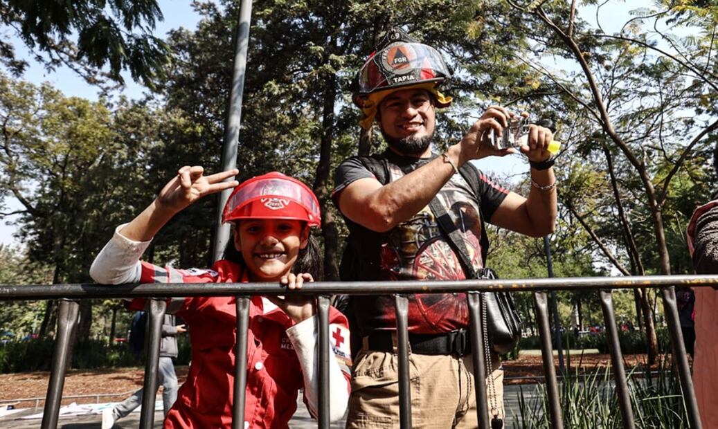 Desfile de bomberos en la Ciudad de México. Foto: Gabriel Pano/EL UNIVERSAL