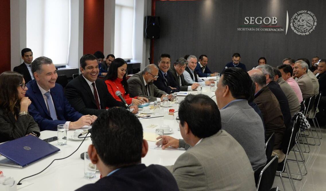 El subsecretario de Gobernación, Ricardo Peralta, encabezó este martes una nueva reunión con taxistas del país / Tomada de Twitter @SEGOB_mx